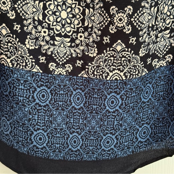 Iz Byer Navy and Cream Patterned Cold shoulder summer Blouse size L polyester - Picture 7 of 12